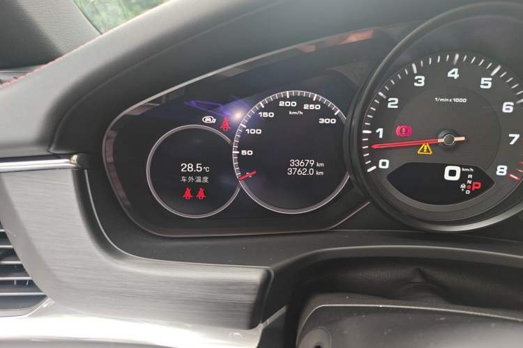 Used Porsche Panamera 2023-Year Restyled Panamera Executive Extended Platinum Edition 2.9T Odometer Close Up