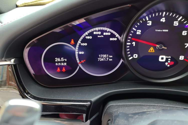 Used Porsche Panamera 2023 Restyled Panamera 4 Executive Extended Platinum Edition 2.9T Odometer Close Up
