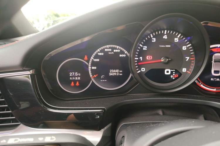 Used Porsche Panamera 2023 Panamera 2.9T Odometer Close Up