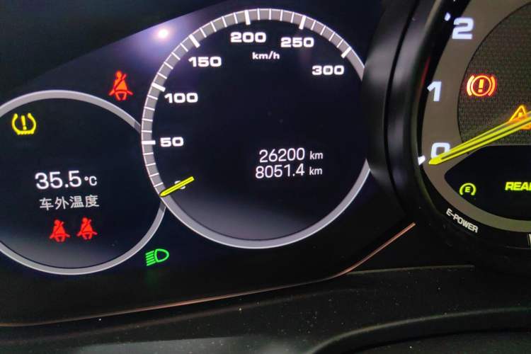 Used Porsche Panamera 2023 Panamera 4 E-Hybrid Platinum Edition 2.9T Odometer Close Up