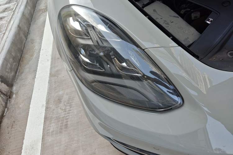 Used Porsche Panamera 2023-Year Restyled Panamera Executive Extended Platinum Edition 2.9T Right Front Headlight