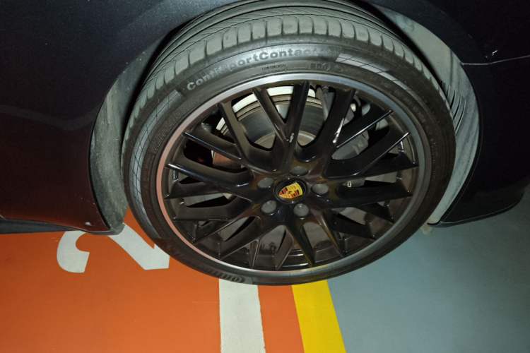 Used Porsche Panamera 2023 Facelifted Panamera 2.9T Platinum Edition Right Front Wheel Hub