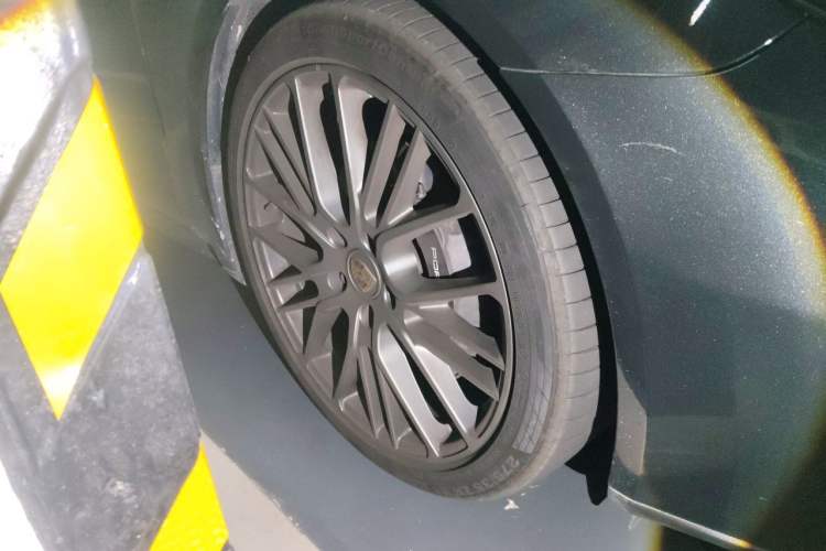 Used Porsche Panamera 2023 Panamera 4 Sport Turismo 2.9T Right Front Wheel Hub