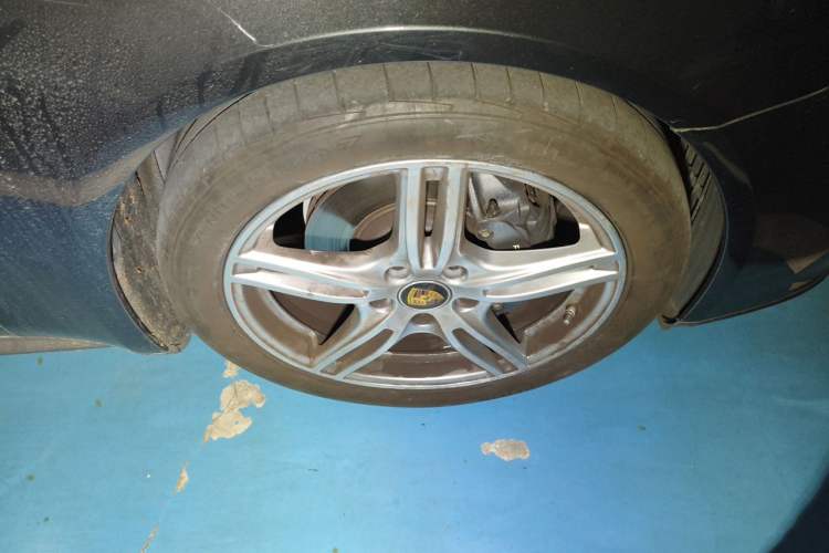 Used Porsche Panamera 2023 Panamera 4 Executive Long Wheelbase 2.9T Right Front Wheel Hub