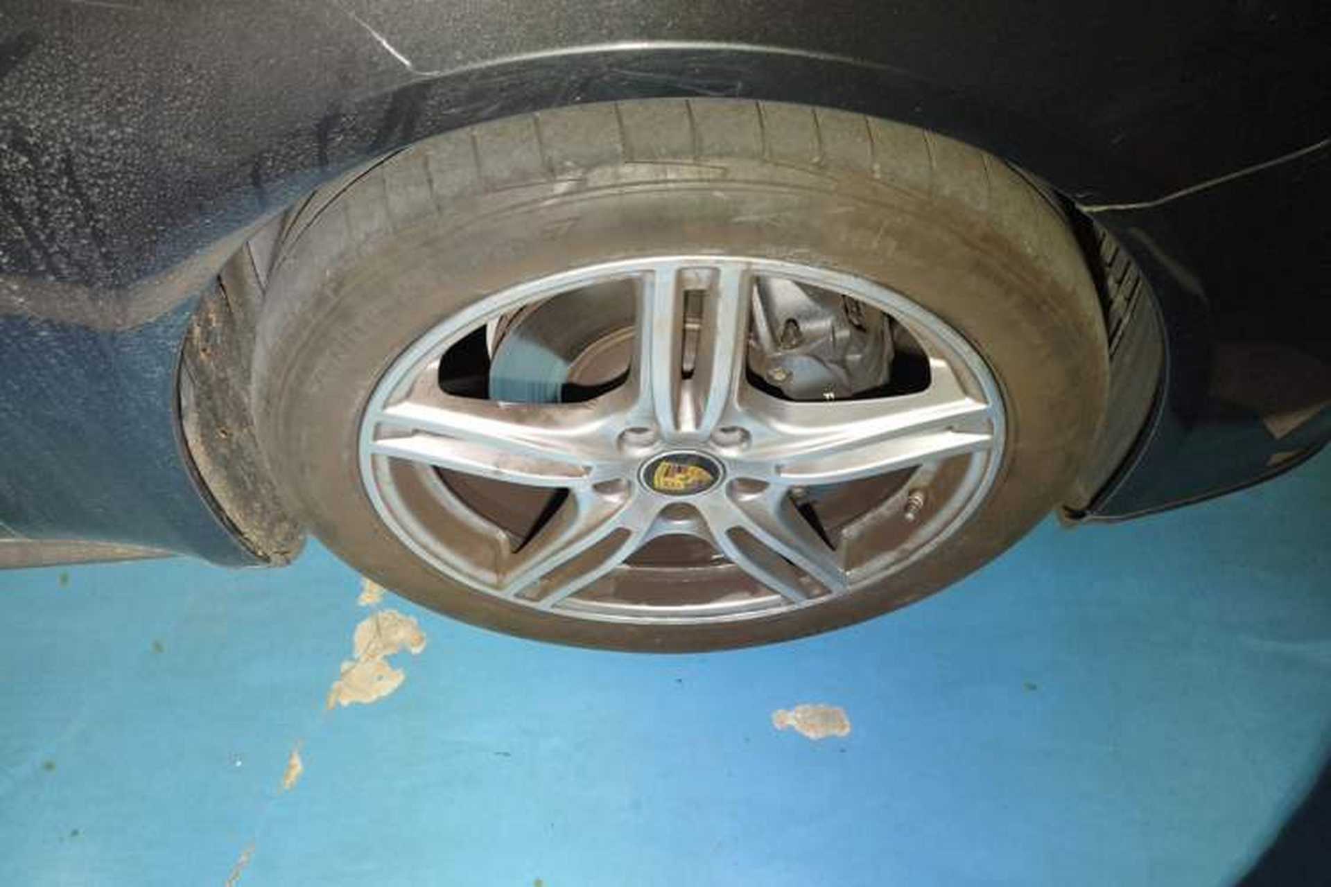 Used Porsche Panamera 2023 Panamera 4 Executive Long Wheelbase 2.9T Right Front Wheel Hub