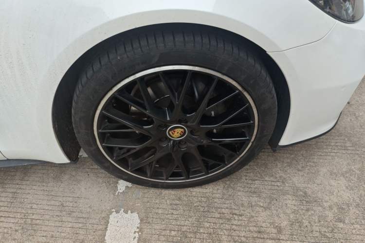 Used Porsche Panamera 2023 Panamera 4 Executive Long Wheelbase 2.9T Right Front Wheel Hub