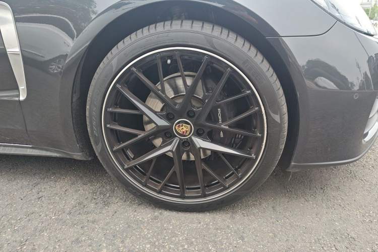 Used Porsche Panamera 2023 Panamera 4 Executive Long Wheelbase 2.9T Right Front Wheel Hub