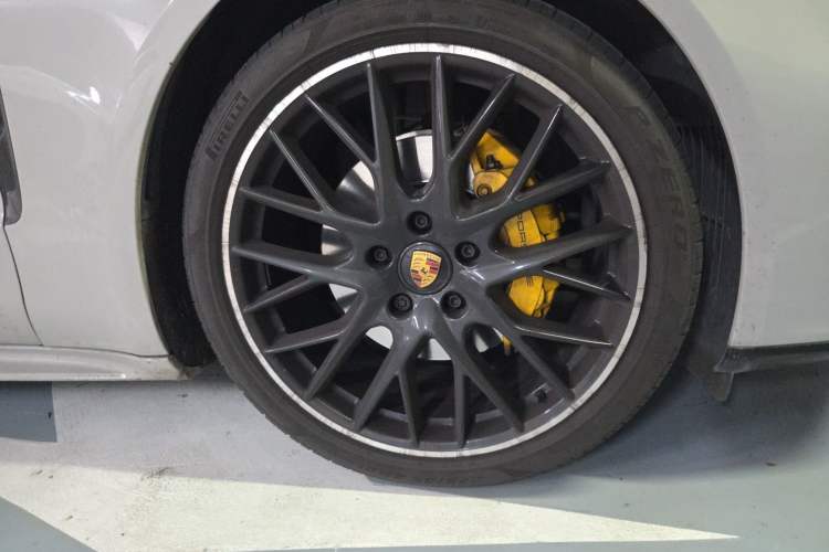 Used Porsche Panamera 2023 Panamera Executive Long Wheelbase 2.9T Right Front Wheel Hub