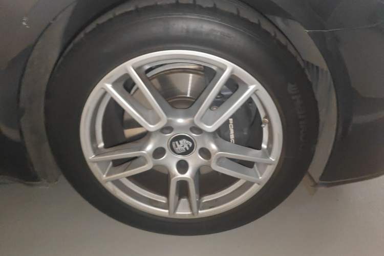 Used Porsche Panamera 2023 Panamera 4 Executive Long Wheelbase 2.9T Right Front Wheel Hub
