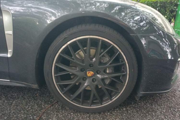 Used Porsche Panamera 2023 Panamera 4 Executive Long Wheelbase 2.9T Right Front Wheel Hub