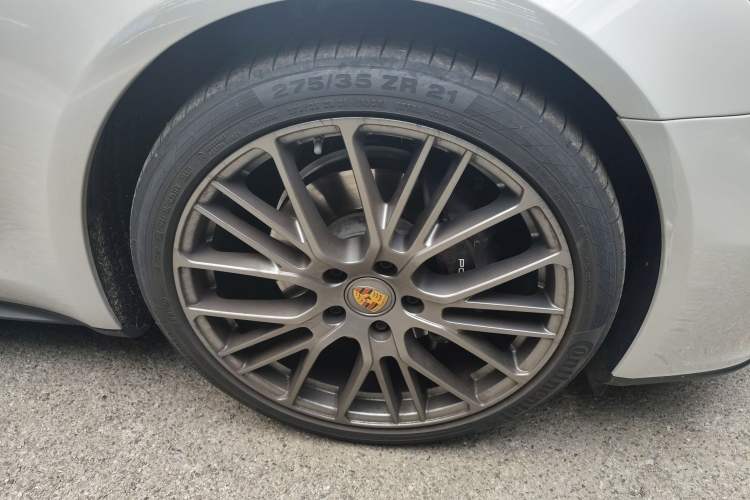 Used Porsche Panamera 2023 Panamera 2.9T Platinum Edition Right Front Wheel Hub