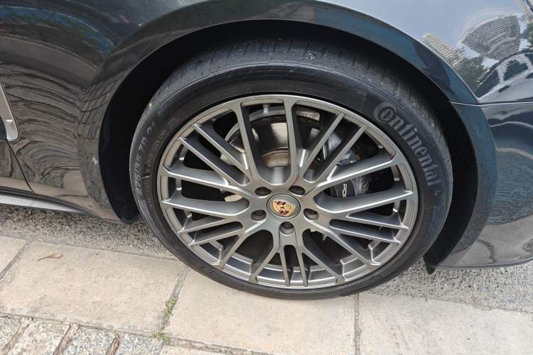 Used Porsche Panamera 2023 Facelifted Panamera 2.9T Platinum Edition Right Front Wheel Hub