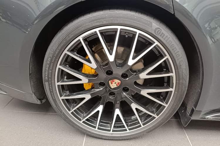 Used Porsche Panamera 2023 Panamera 2.9T Right Rear Wheel Hub