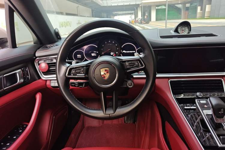 Used Porsche Panamera 2023-Year Restyled Panamera Executive Extended Platinum Edition 2.9T Steering Wheel