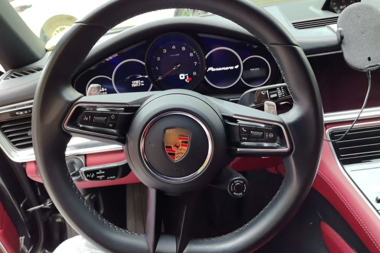 Used Porsche Panamera 2023 Restyled Panamera 4 Executive Extended Platinum Edition 2.9T Steering Wheel