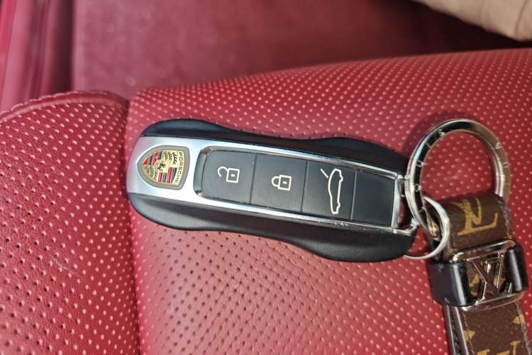 Used Porsche Panamera 2023-Year Restyled Panamera Executive Extended Platinum Edition 2.9T Vehicle Key
