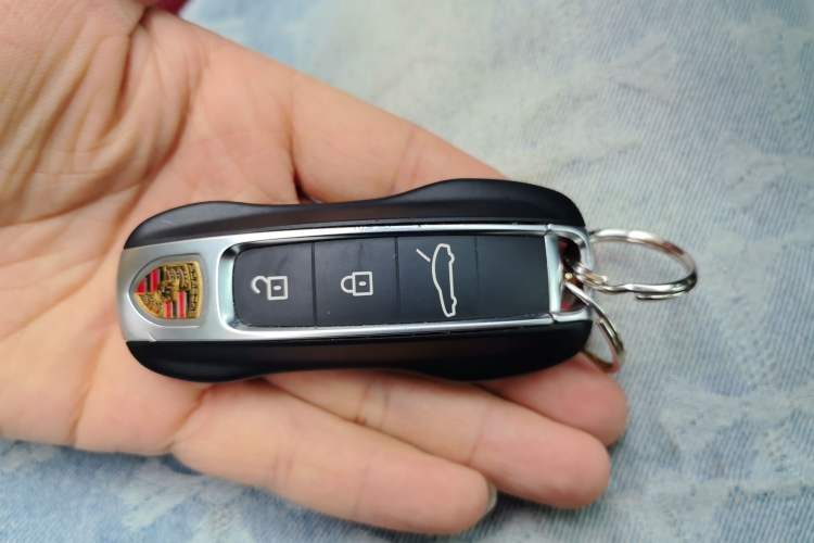 Used Porsche Panamera 2023 Restyled Panamera 4 Executive Extended Platinum Edition 2.9T Vehicle Key