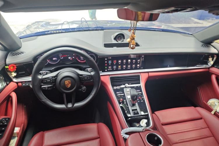 Used Porsche Panamera 2023 Facelifted Panamera 2.9T Platinum Edition Center Console