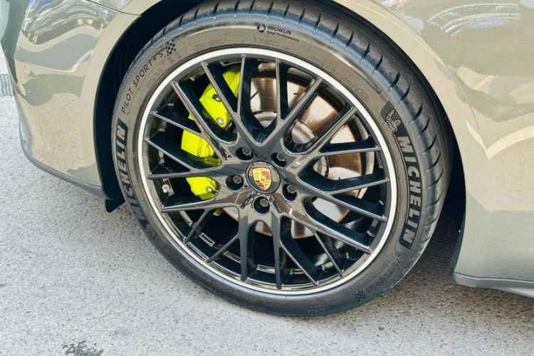 Used Porsche Panamera 2023-Year Restyled Panamera 4 E-Hybrid Platinum Edition 2.9T Exterior 2