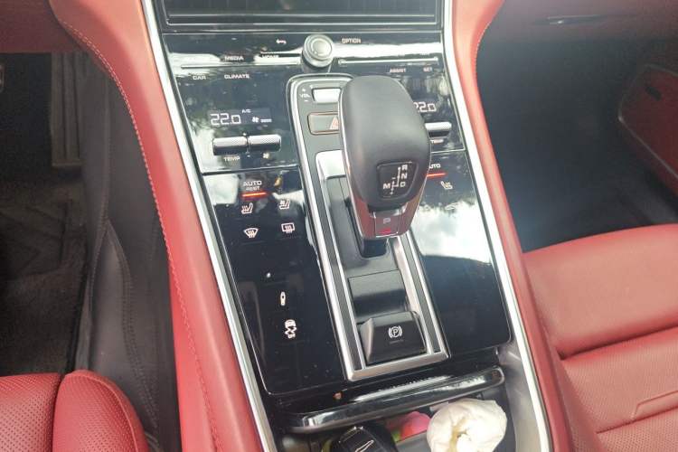Used Porsche Panamera 2023 Facelifted Panamera 2.9T Platinum Edition Gear Lever
