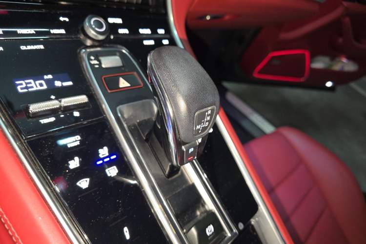 Used Porsche Panamera 2023 Panamera Executive Long Wheelbase 2.9T Gear Lever