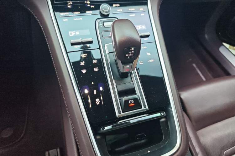 Used Porsche Panamera 2023 Panamera Executive Long Wheelbase 2.9T Gear Lever