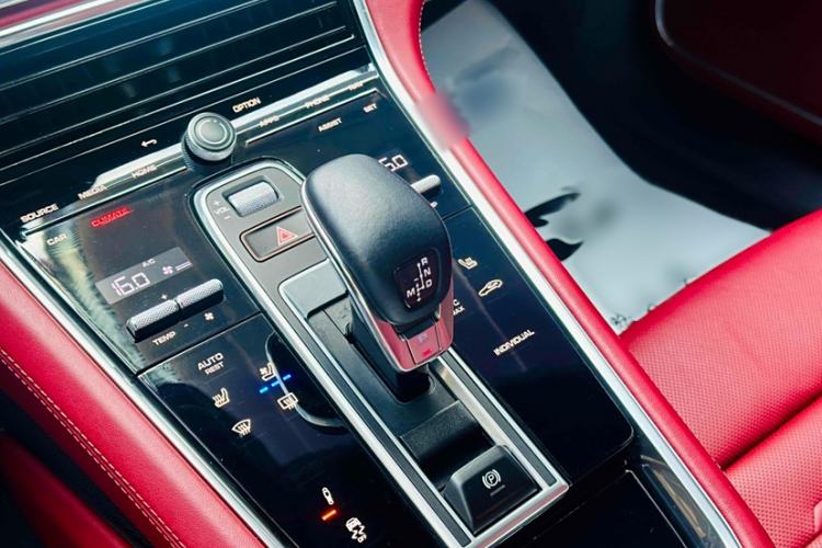 Used Porsche Panamera 2023-Year Restyled Panamera 4 E-Hybrid Platinum Edition 2.9T Interior 8