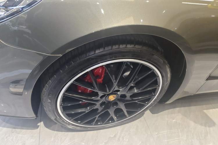 Used Porsche Panamera 2023 Panamera 2.9T Left Front Wheel Hub