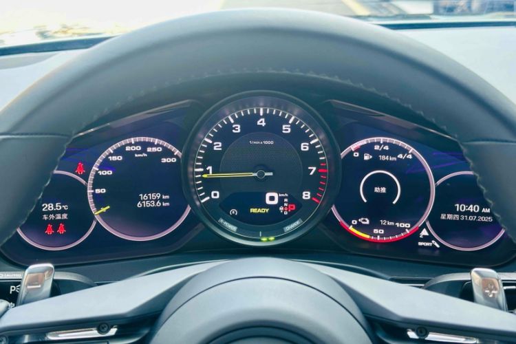 Used Porsche Panamera 2023-Year Restyled Panamera 4 E-Hybrid Platinum Edition 2.9T Odometer Close Up