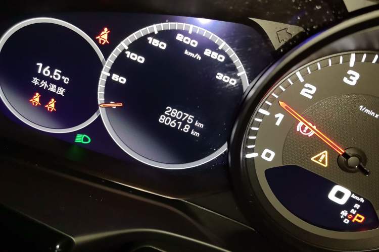 Used Porsche Panamera 2023 Panamera 2.9T Odometer Close Up