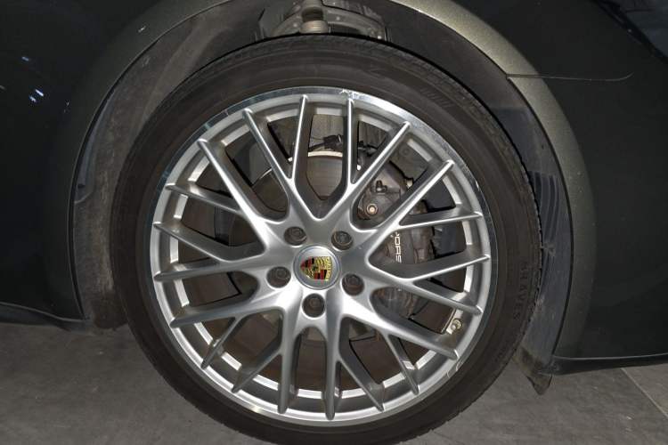 Used Porsche Panamera 2023 Panamera Executive Long Wheelbase 2.9T Right Front Wheel Hub