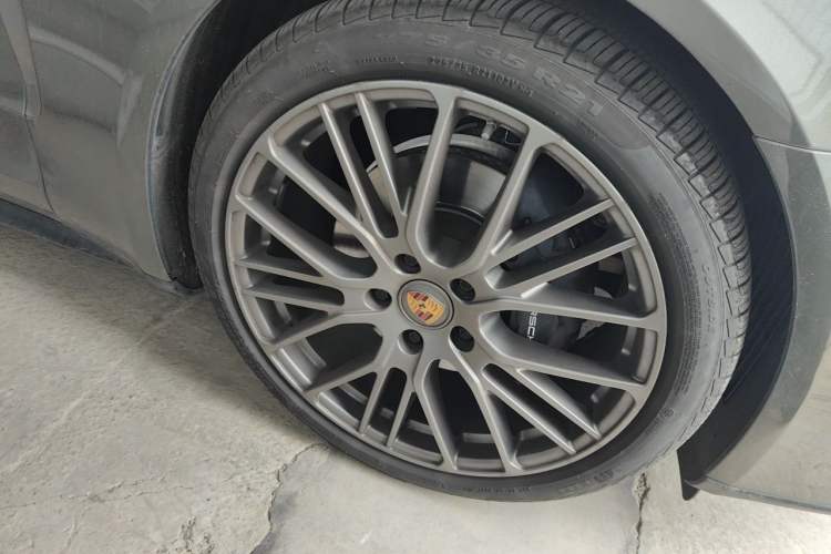 Used Porsche Panamera 2023 Panamera 2.9T Platinum Edition Right Front Wheel Hub