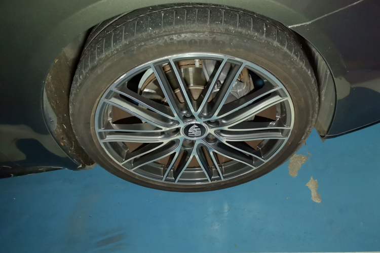 Used Porsche Panamera 2023 Panamera 2.9T Right Front Wheel Hub