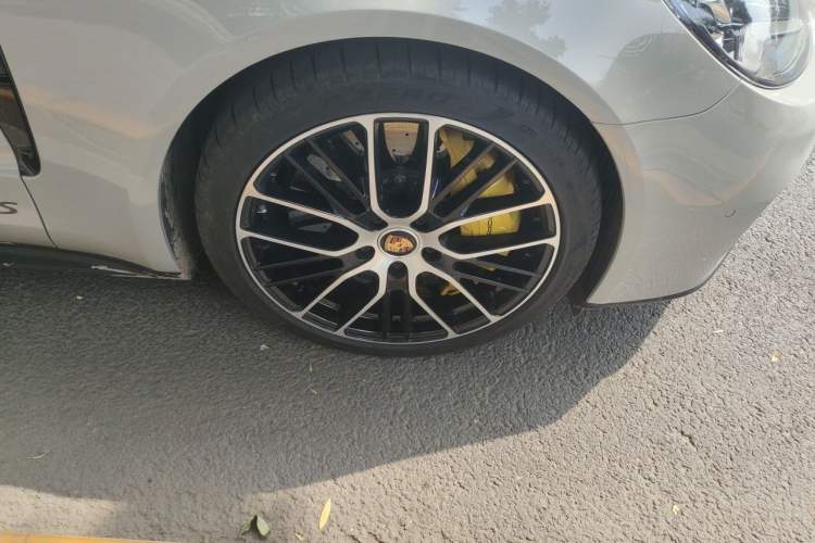 Used Porsche Panamera 2023 Panamera GTS 4.0T Right Front Wheel Hub