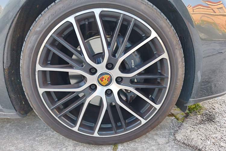 Used Porsche Panamera 2023 Panamera 2.9T Platinum Edition Right Front Wheel Hub