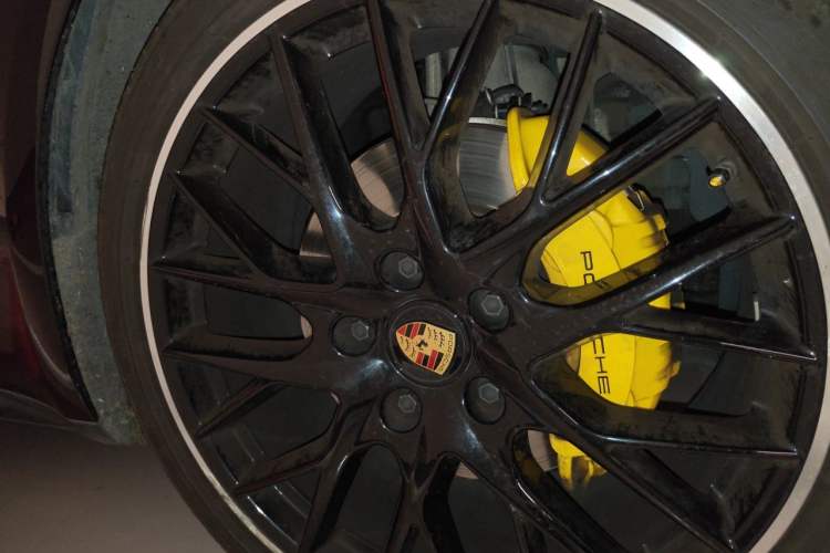 Used Porsche Panamera 2023 Facelifted Panamera 2.9T Platinum Edition Right Front Wheel Hub