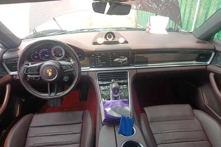 Used Porsche Panamera 2023 Facelifted Panamera 2.9T Platinum Edition Center Console