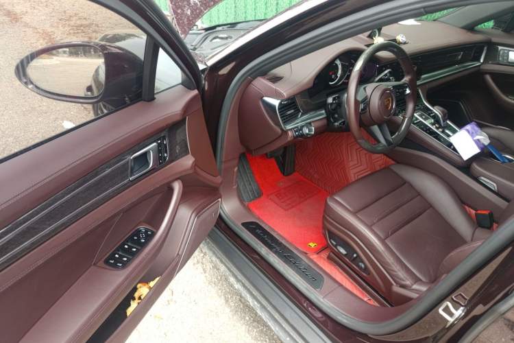 Used Porsche Panamera 2023 Facelifted Panamera 2.9T Platinum Edition Driver Seat