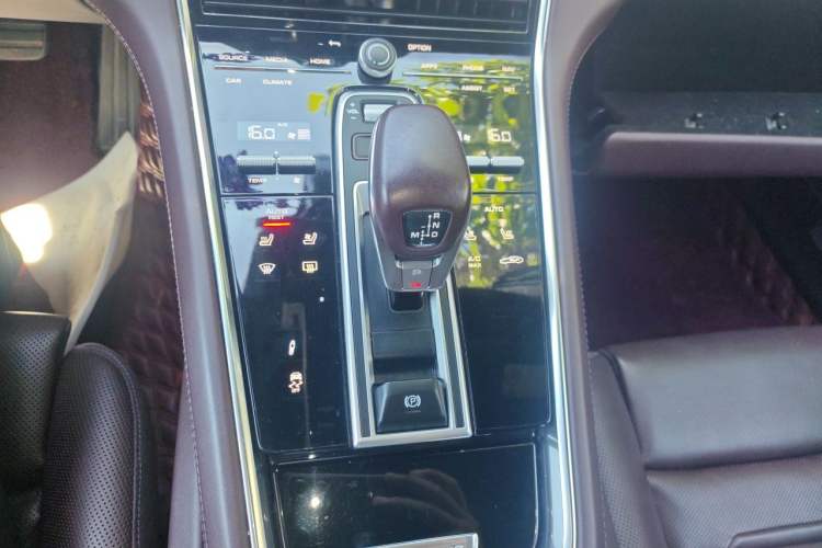Used Porsche Panamera 2023 Panamera Executive Long Wheelbase 2.9T Gear Lever