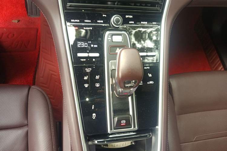 Used Porsche Panamera 2023 Facelifted Panamera 2.9T Platinum Edition Gear Lever