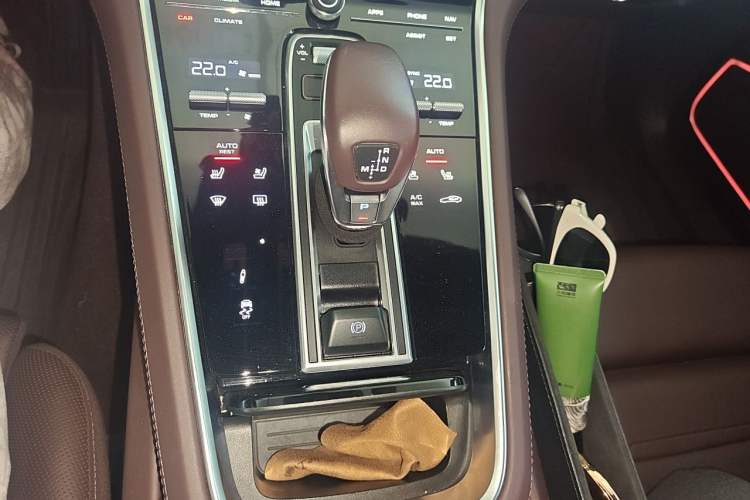 Used Porsche Panamera 2023 Panamera Executive Long Wheelbase Platinum Edition 2.9T Gear Lever