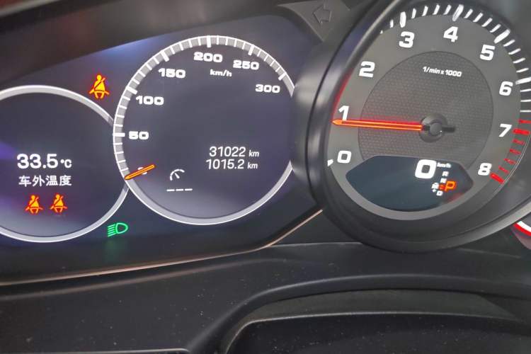Used Porsche Panamera 2023 Panamera 2.9T Odometer Close Up