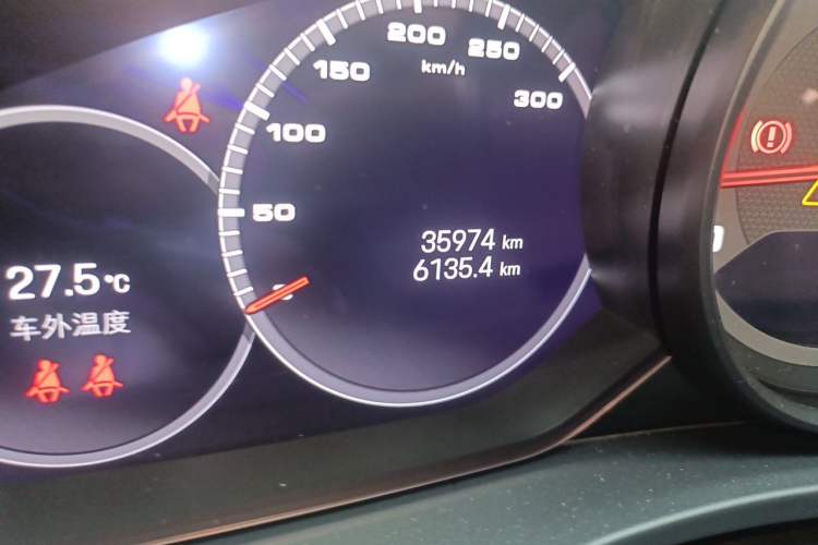 Used Porsche Panamera 2023 Panamera 2.9T Odometer Close Up
