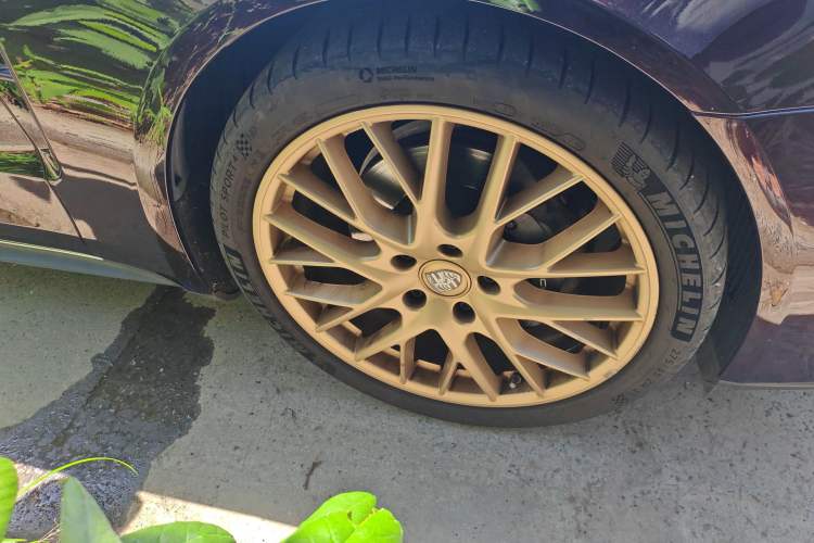 Used Porsche Panamera 2023 Panamera Executive Long Wheelbase 2.9T Right Front Wheel Hub