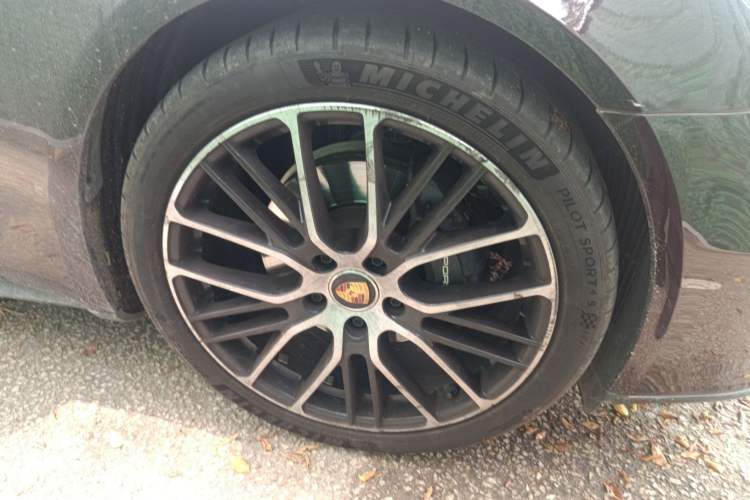 Used Porsche Panamera 2023 Facelifted Panamera 2.9T Platinum Edition Right Front Wheel Hub