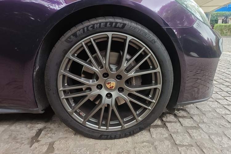 Used Porsche Panamera 2023 Panamera Executive Long Wheelbase Platinum Edition 2.9T Right Front Wheel Hub
