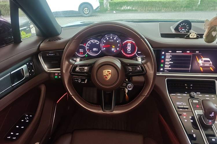 Used Porsche Panamera 2023 Panamera Executive Long Wheelbase Platinum Edition 2.9T Steering Wheel