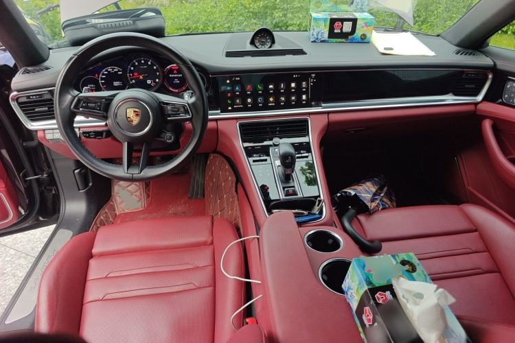 Used Porsche Panamera 2023-Year Restyled Panamera Executive Extended Platinum Edition 2.9T Center Console