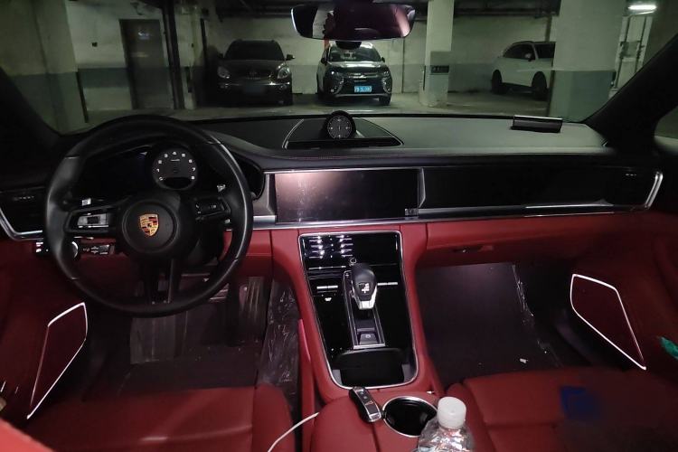 Used Porsche Panamera 2023 Restyled Panamera 4 Executive Extended Platinum Edition 2.9T Center Console