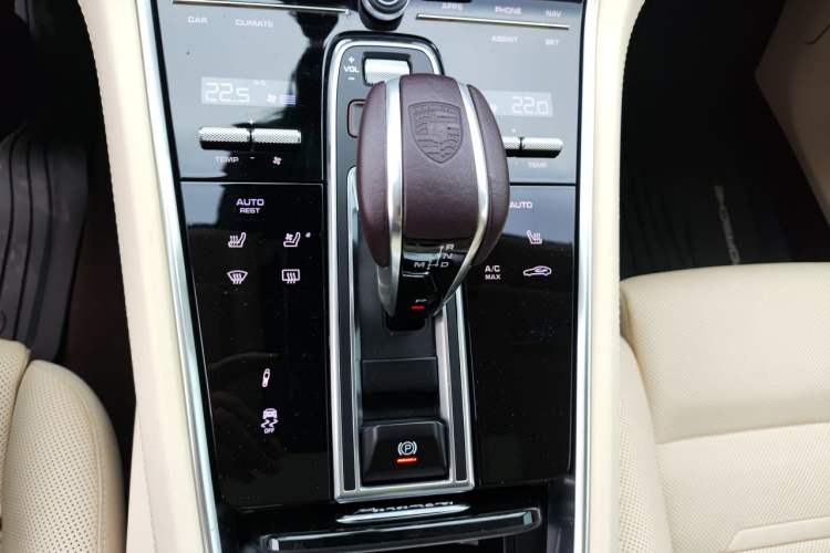 Used Porsche Panamera 2023 Panamera Executive Long Wheelbase 2.9T Gear Lever